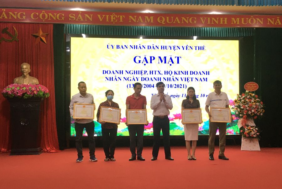 Gặp mặt các doanh nghiệp, HTX, chủ trang hộ kinh doanh nhân Ngày doanh nhân Việt Nam 13-10 (2004 - 2021)