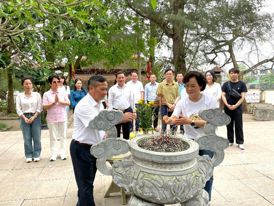 Đoàn công tác Hội đồng quận Seo (thành phố Daejeon, Hàn Quốc) thăm Khu du tích lịch sử Hoàng Hoa Thám