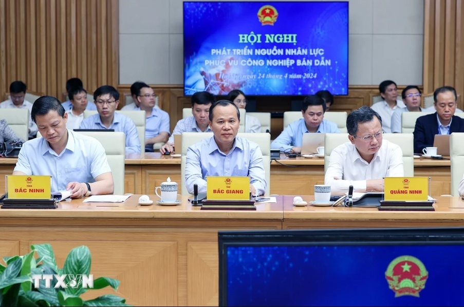 Phó Chủ tịch Thường trực UBND tỉnh Mai Sơn dự hội nghị phát triển nguồn nhân...|