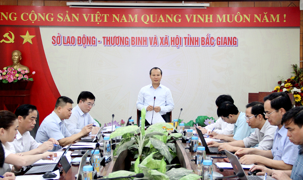 Phó Chủ tịch Thường trực UBND tỉnh Mai Sơn làm việc với Sở Lao động - Thương binh và Xã hội về kết quả thực hiện nhiệm vụ 4 tháng đầu năm|