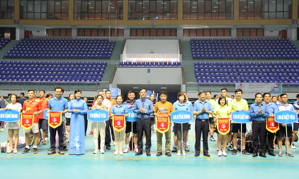 Bắc Giang: Gần 300 vận động viên tham dự giải cầu lông truyền thống công...|